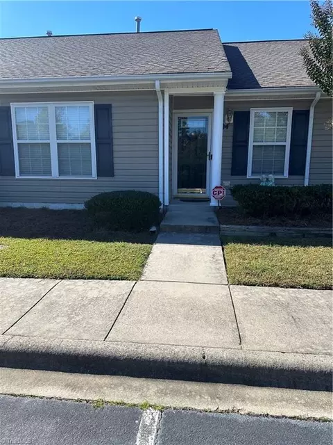 904 Carrington Ln, Thomasville, NC 27360