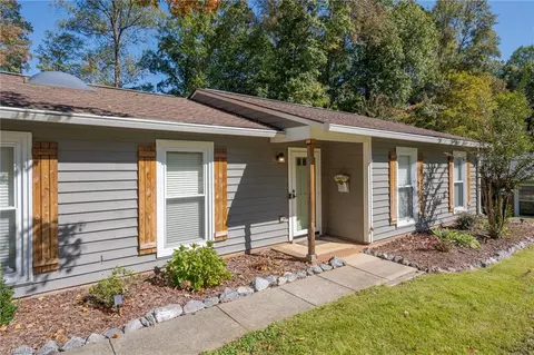 2102 Cottage Pl, Greensboro, NC 27455