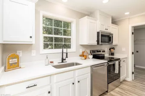 7075 Wright Rd, Thomasville, NC 27360 photo 5