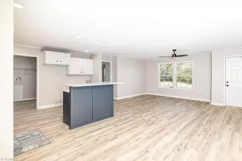 7075 Wright Rd, Thomasville, NC 27360 photo 4