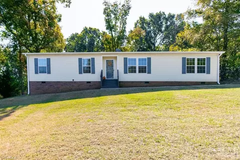 7075 Wright Rd, Thomasville, NC 27360