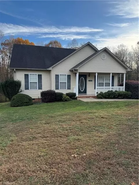 1590 Sunbridge Ct, Winston Salem, NC 27103