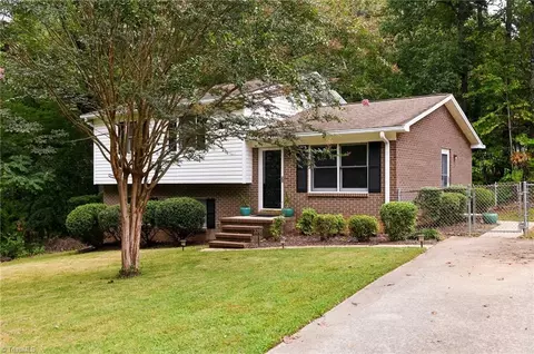 3391 Goslen Dr, Pfafftown, NC 27040