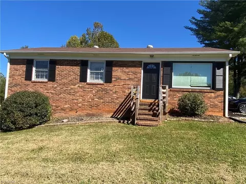312 Woodcreek Dr, Mount Airy, NC 27030