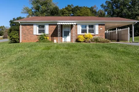 201 Crestview Dr, King, NC 27021