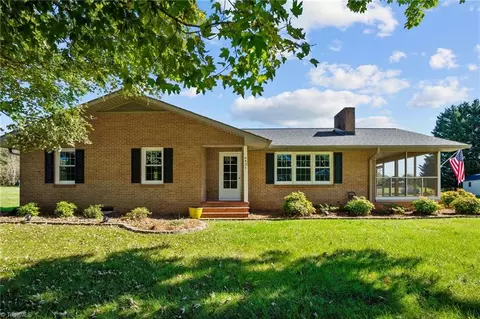 6431 Doral Dr, Tobaccoville, NC 27050