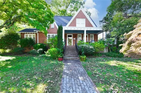 122 Kensington Rd, Greensboro, NC 27403