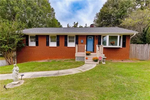 3560 Manoa Rd, Pfafftown, NC 27040