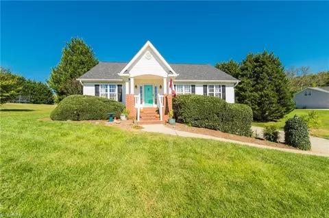 1165 Sterling Pointe Dr, King, NC 27021