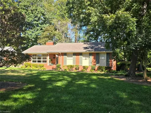 3806 Dogwood Dr, Greensboro, NC 27403