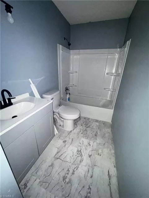 2912 Creekview Ct #E, High Point, NC 27265 photo 9