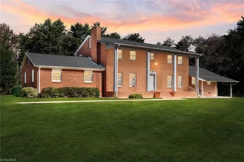664 Spring St, Walnut Cove, NC 27052
