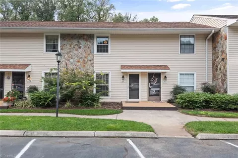 137 Turnwood Ln, Winston Salem, NC 27104