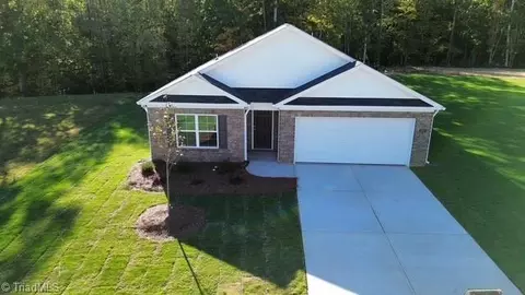 2302 Wilpar Dr, Greensboro, NC 27406