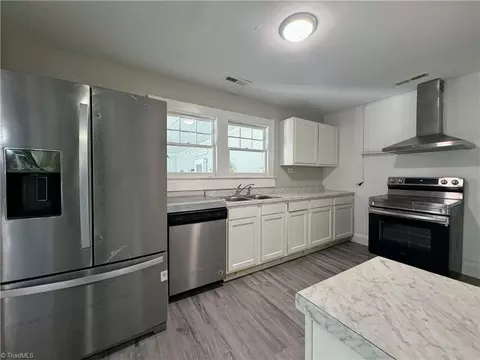 Kitchen - 1401 Hampstead Dr, High Point, NC 27260 photo 2 of 4