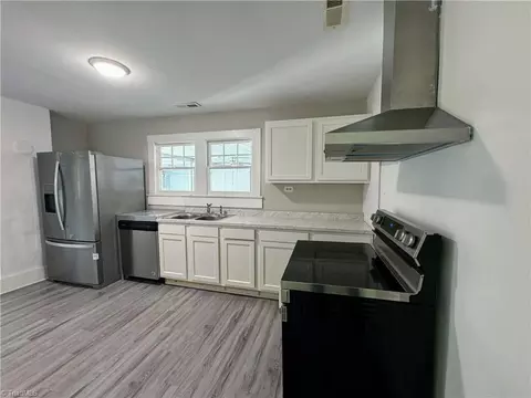 Kitchen - 1401 Hampstead Dr, High Point, NC 27260 photo 3 of 4
