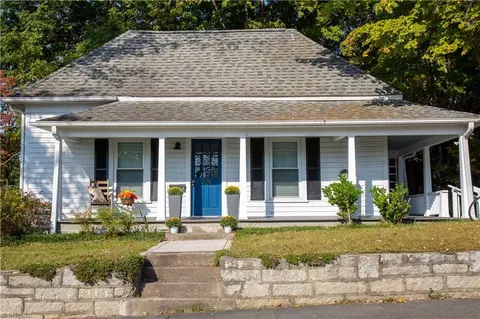 236 Orchard St, Mount Airy, NC 27030