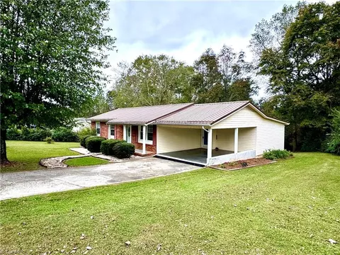 326 Shannon View St, North Wilkesboro, NC 28659