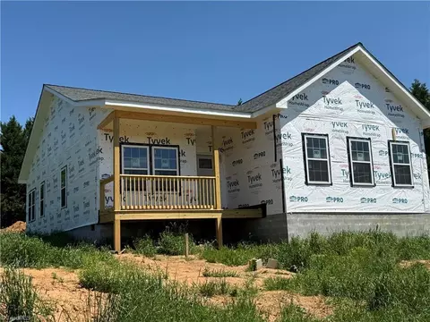 31 River Chase Dr, Traphill, NC 28685