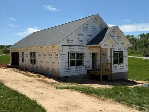 32 River Chase Dr, Traphill, NC 28685