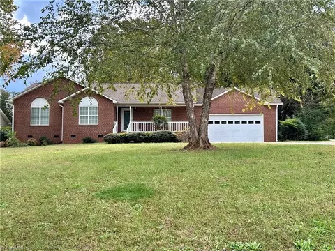 6439 Starlette Ln, Trinity, NC 27370
