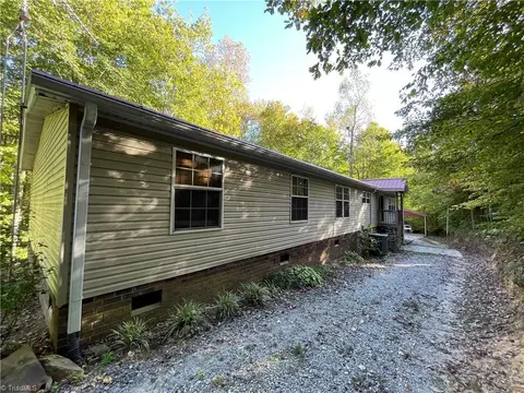 7171 Grey Cedar Ln, Walkertown, NC 27051