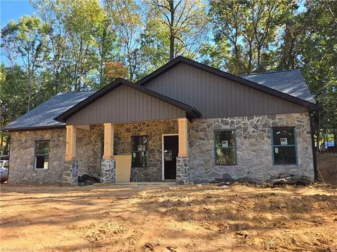 1425 Hannaford Rd, Winston Salem, NC 27103