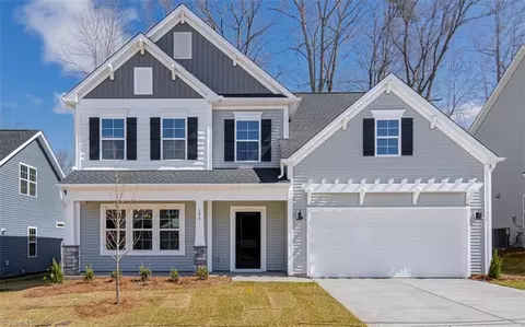 196 Moravian Ct, Advance, NC 27006