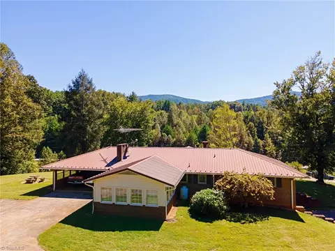 220 Aa And W Ln, Boomer, NC 28606