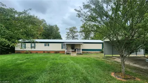 2676 Nc Highway 268, Pinnacle, NC 27043