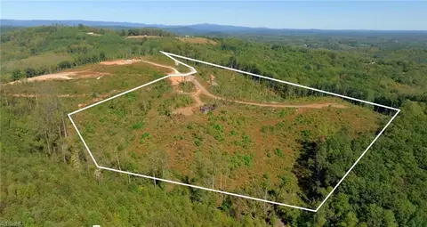 6 Howell Rd, Pilot Mountain, NC 27041 photo 6
