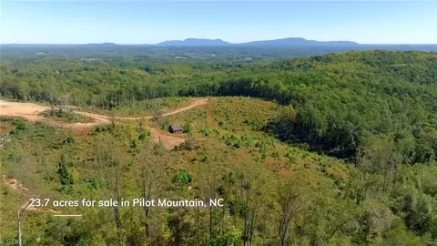 6 Howell Rd, Pilot Mountain, NC 27041 photo 4