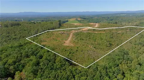 6 Howell Rd, Pilot Mountain, NC 27041 photo 24