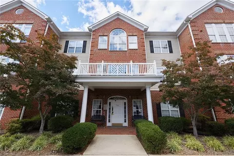 522 College Rd #305, Greensboro, NC 27410
