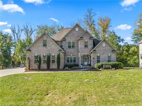 5525 Salem View Rd, Pfafftown, NC 27040
