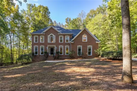 6095 Moores Creek Dr, Summerfield, NC 27358