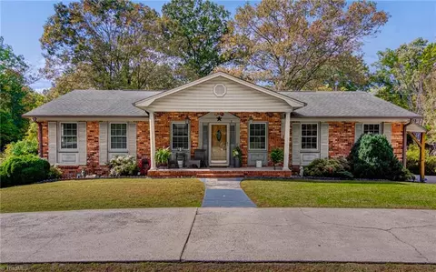 815 Old Greensboro Rd, Thomasville, NC 27360