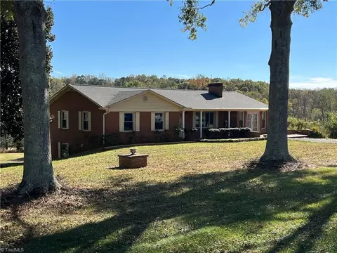 Exterior - 208 Precinct Rd, Pilot Mountain, NC 27041 photo 2 of 7