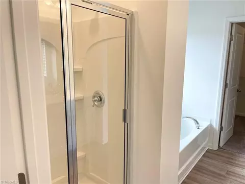 Bath - 117 Altavista Dr, Clemmons, NC 27012 photo 2 of 3