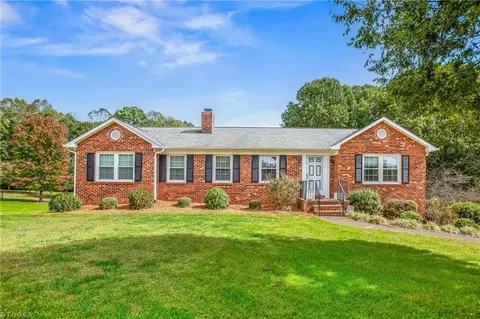 365 Rolling Green Dr, Winston Salem, NC 27107