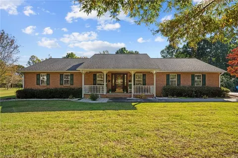 184 Cliff Rdg, Winston Salem, NC 27107