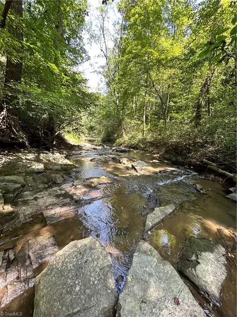 000 Circle Dr, Jonesville, NC 28642