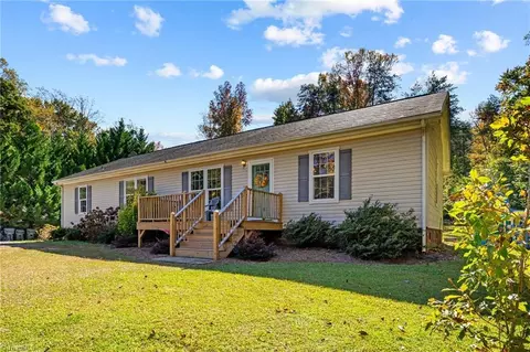 8009 Eastridge Rd, Oak Ridge, NC 27310