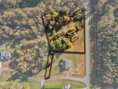 7102 Faucette Farms Dr, Browns Summit, NC 27214