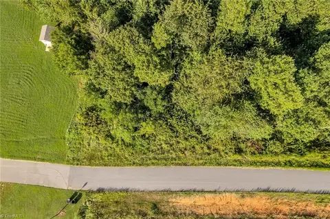 lot16 Regal Oaks Dr, Wilkesboro, NC 28697
