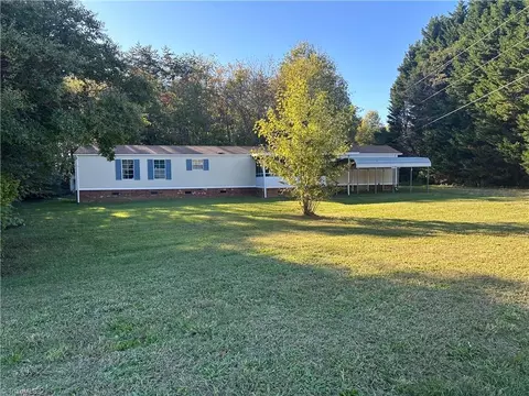 5782 S Nc Highway 66, King, NC 27021