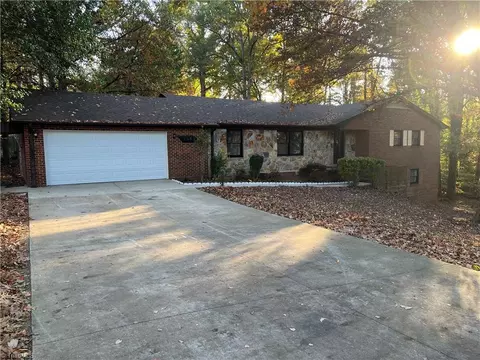3580 Bates Dr, Winston Salem, NC 27105