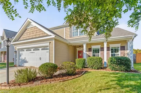615 Piedmont Crossing Dr, High Point, NC 27265
