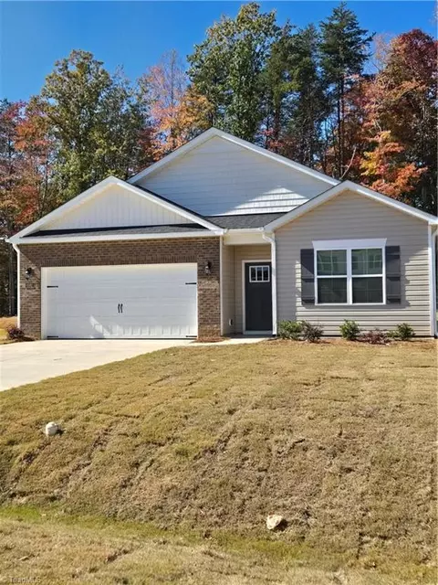 162 Sugarberry Dr #14, Stokesdale, NC 27357