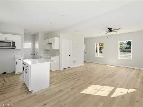 315 Monroe Pl, High Point, NC 27262 photo 8
